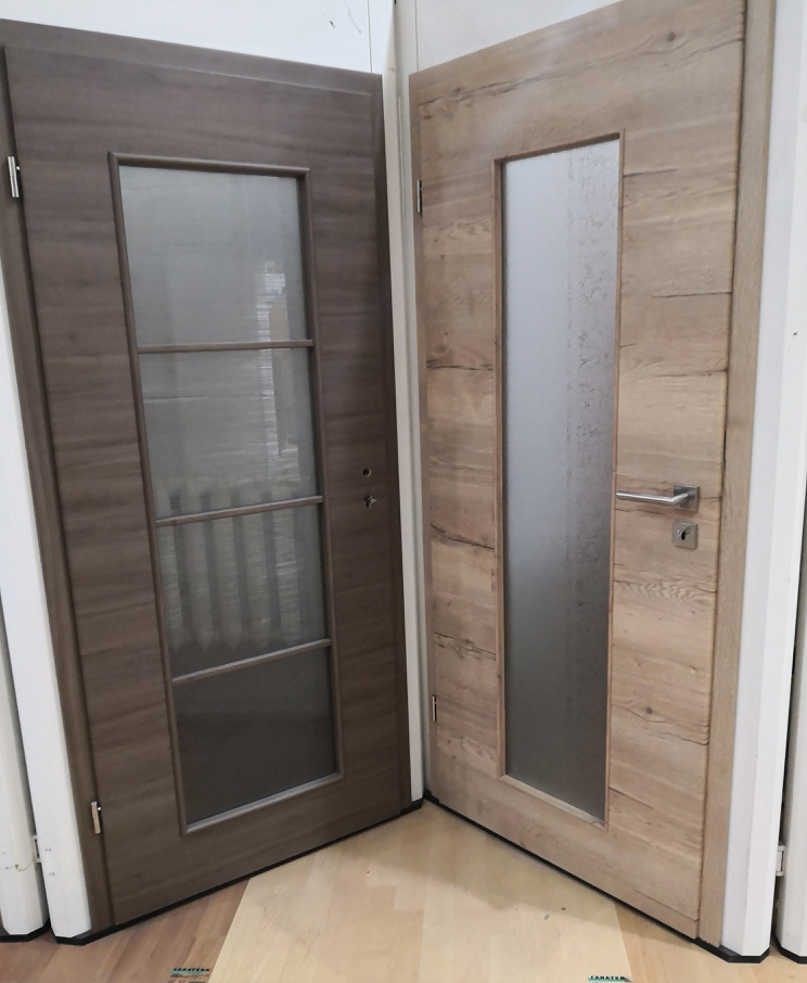 Zwei Türen-Modelle aus der Ausstellung vom Fachhändler HolzDesign Walldorf